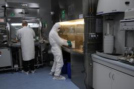 Laboratoire inflammabilité Nano - Manipulations en Boîte à Gants (BAG) et en Poste Nano-Sécurisé (PNS).JPG
